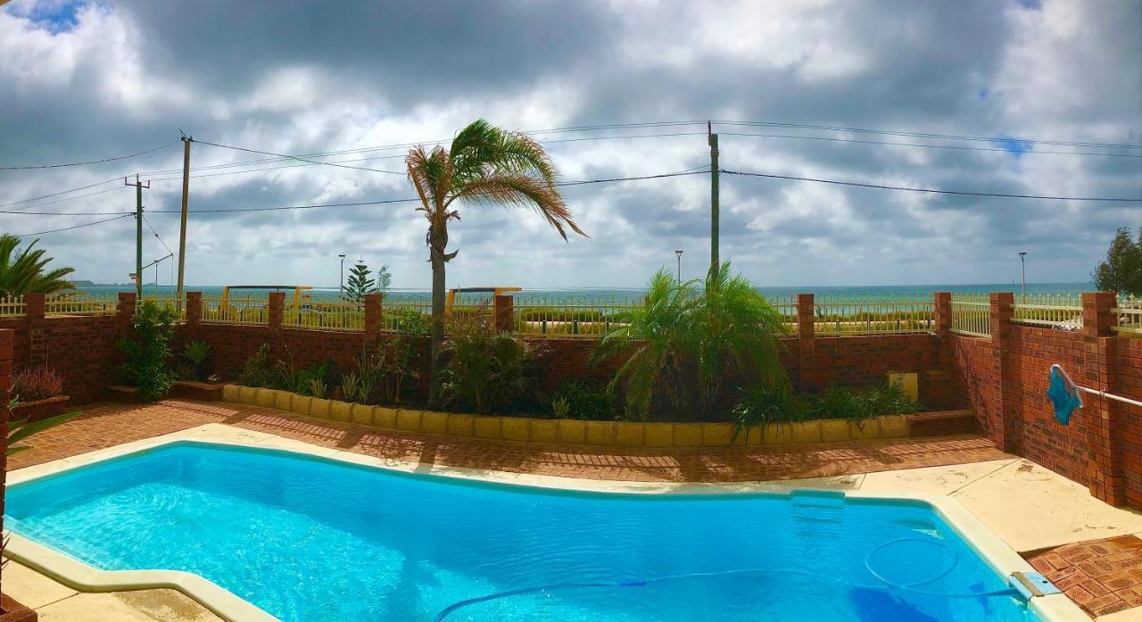 גרלדטון Beach House Opposite Ocean 4 Bed 2 Bathroom With Pool מראה חיצוני תמונה