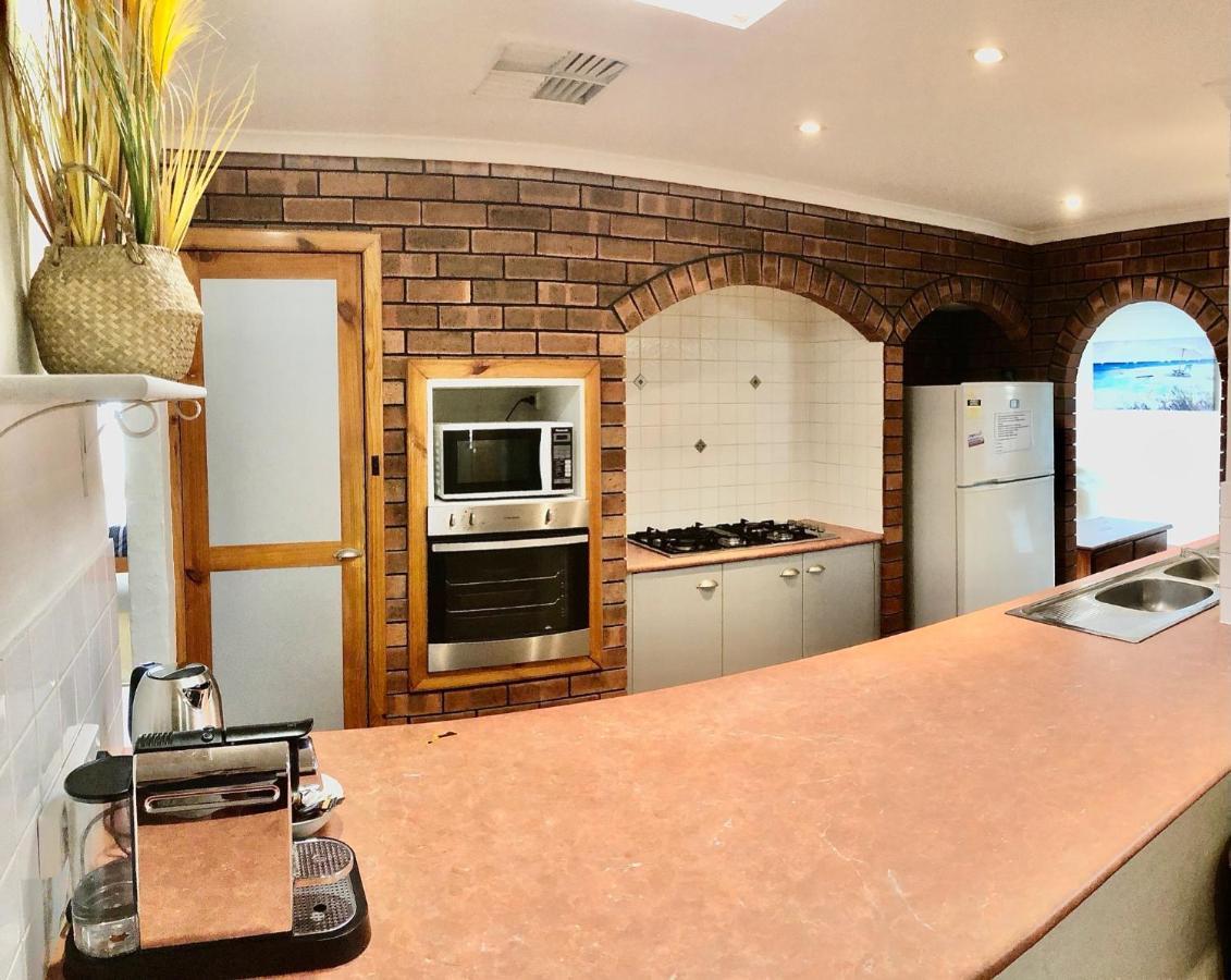 גרלדטון Beach House Opposite Ocean 4 Bed 2 Bathroom With Pool מראה חיצוני תמונה
