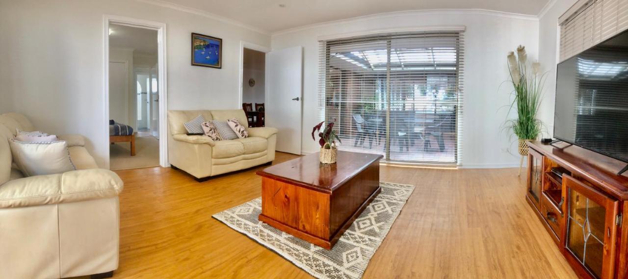 גרלדטון Beach House Opposite Ocean 4 Bed 2 Bathroom With Pool מראה חיצוני תמונה