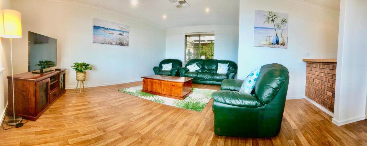 גרלדטון Beach House Opposite Ocean 4 Bed 2 Bathroom With Pool מראה חיצוני תמונה