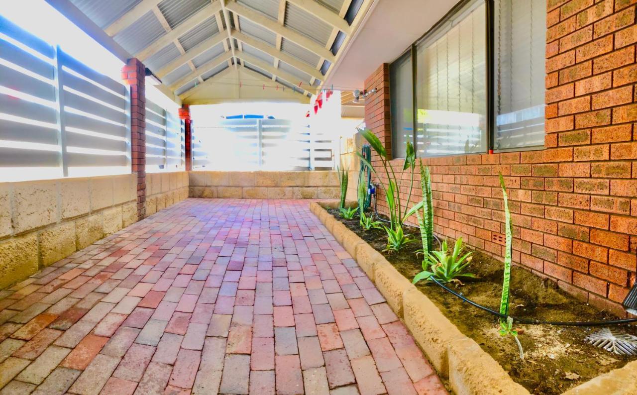 גרלדטון Beach House Opposite Ocean 4 Bed 2 Bathroom With Pool מראה חיצוני תמונה