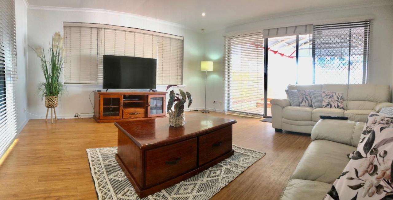 גרלדטון Beach House Opposite Ocean 4 Bed 2 Bathroom With Pool מראה חיצוני תמונה